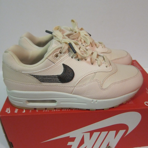 Nike Shoes - WMNS NIKE AIR MAX 1 PRM  Size 9